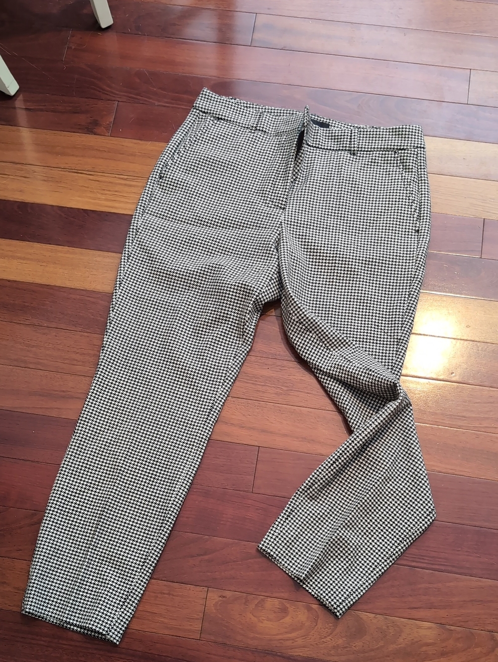 White House Black Market Cropped Black and White Houndstooth Dress Pants